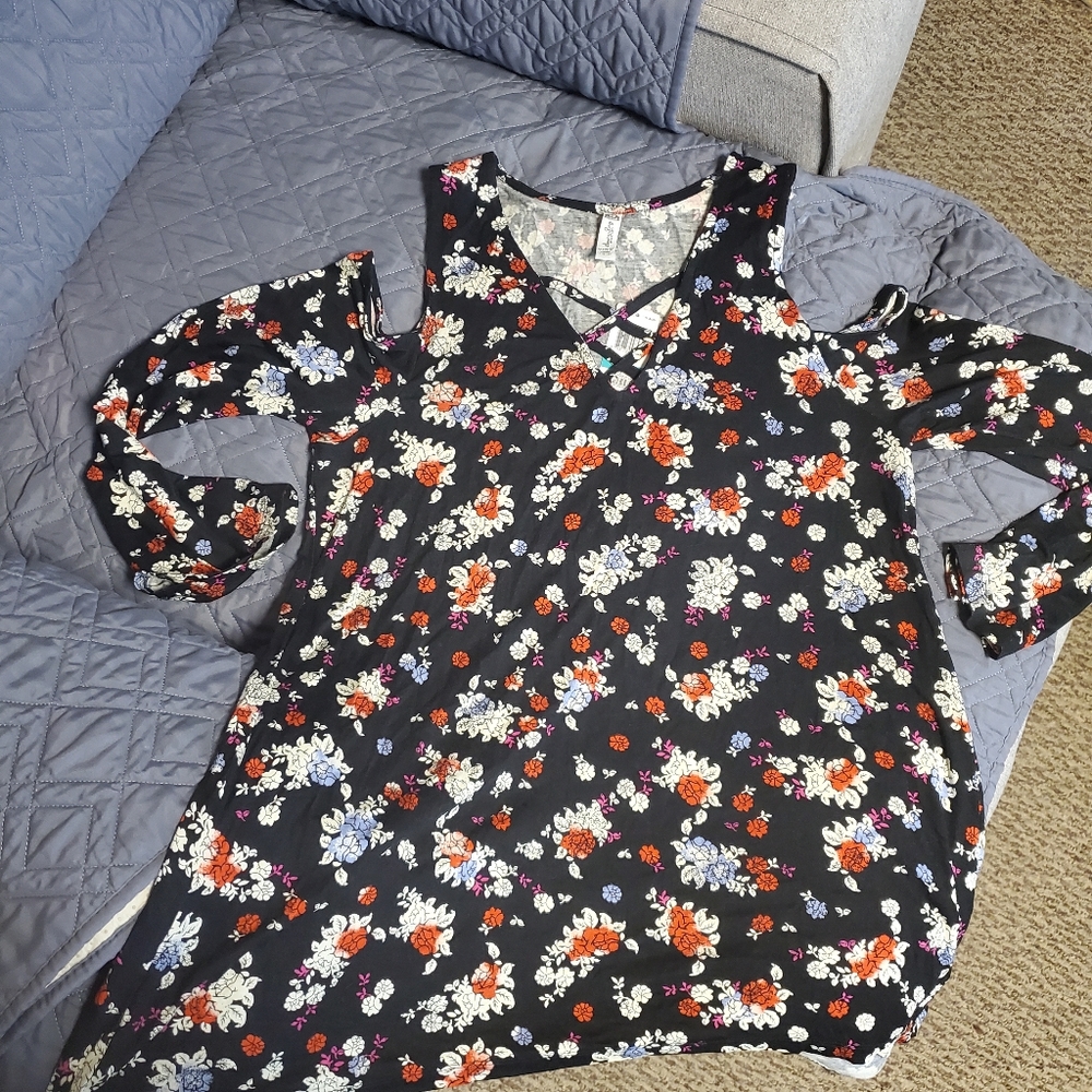 American Rag size 0x black cold shoulder tunic